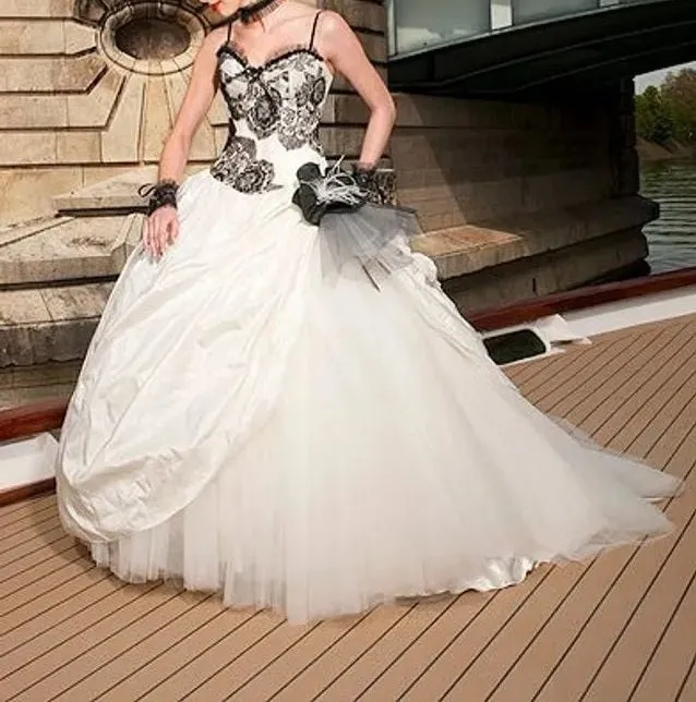 Lace Detailed Bodice Tulle Wedding Gown All Sizes/Colors